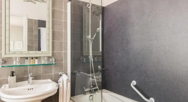 Двухместный номер Standard с видом на гавань Hôtel Traiteur Les Ormes, The Originals Relais