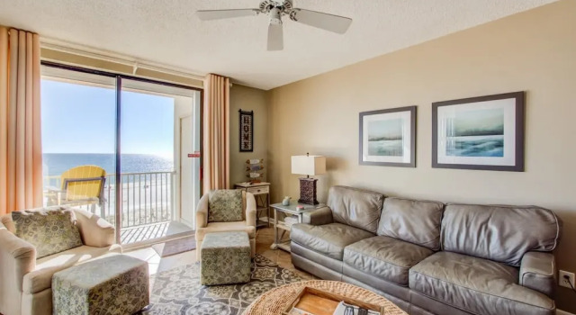 Spacious 4th floor condo ON THE BEACH in the heart of Orange Beach, Prenota Hotel Hotel a Alabama con piscina, Piscina