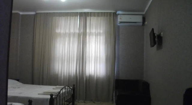 Guesthouse on Kabardinskaya 139a, Забронировать Апартаменты/квартира Отели Гагрский района с парковкой, Парковка