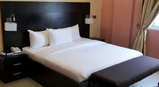 Nandas Hotel, Rezervovat Hotel Shagamu 