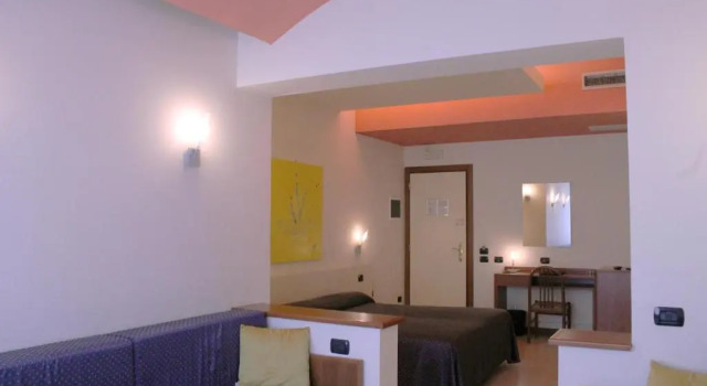 Трёхместный номер Standard HOTEL OASI
