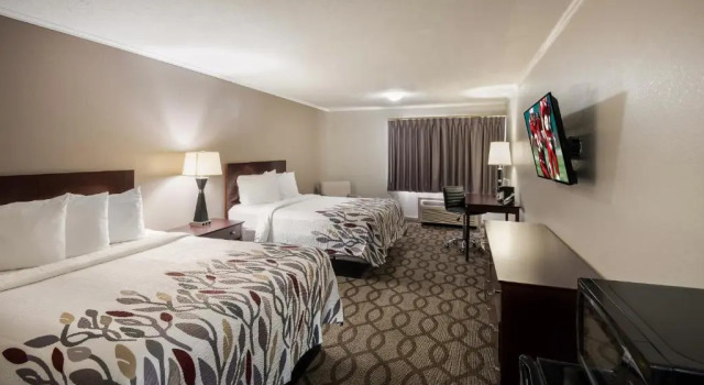 Четырёхместный номер Deluxe Guesthouse Inn & Suites Lexington