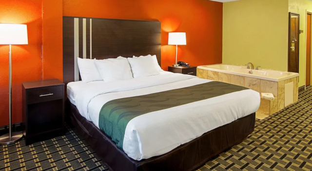 Quality Inn Plainfield, Varaa Hotelli Hotellit New England uima-altaalla, Uima-allas
