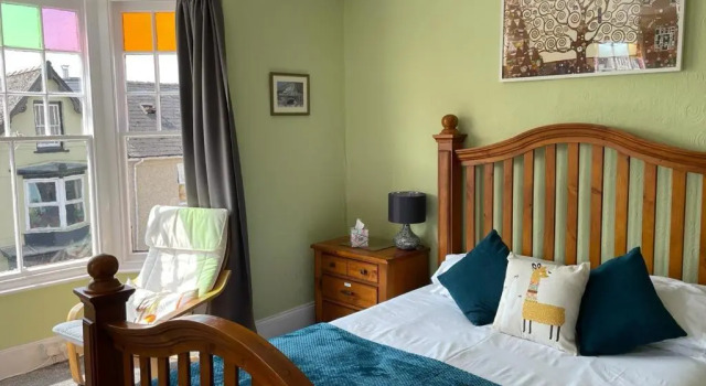 Bryncelyn Guesthouse, Забронировать Отель Лланвртид-Уэлс Повис, рядом с Шерстяная мельница The Cambrian
