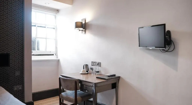 Номер Standard Rose and Crown Stoke Newington