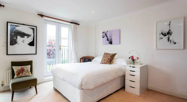 Chiswick Riverside Home, Забронировать Дом для отпуска Коттеджи Лондона, рядом с Пивоварня Fuller’s Griffin, Коттедж