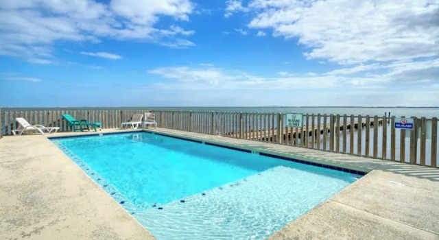 Sleeps 24, 3 Homes Bayfront Pool, Boat Dock, Views Laguna Village Hideaway, Buchen Sie Ferienhaus Cottages in Corpus Christi, Cottage