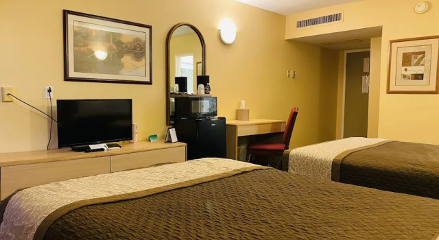 Четырёхместный номер Standard с балконом M Star Hotel Mansfield