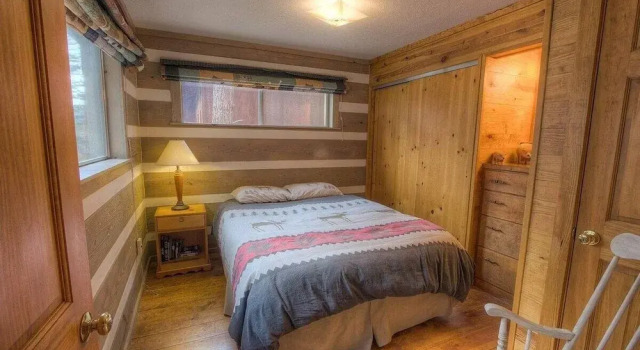 River Rock Retreat 4 Bedroom Home by RedAwning, Забронировать Отель Саут-Лейк-Тахо South Lake Tahoe Area, рядом с Канатная дорога Эриал-Трамвей