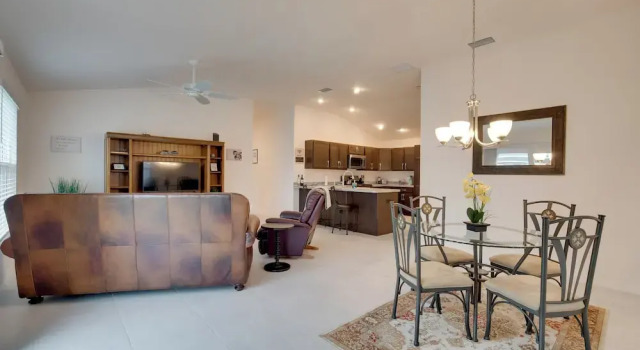 Sun-soaked Retreat in The Villages w/ Grill!, Book Feriehus Sommerhuse i Wildwood, Hytte