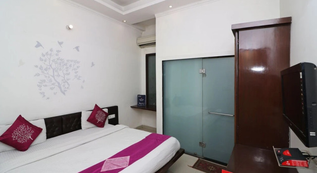 Номер Standard OYO 8349 Hotel Crown Palace