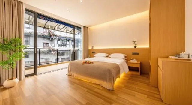 Семейный люкс с балконом Libo • Qipan | BIEYUAN • IMAXVILLA Smart Cinema Jiangnan Aesthetic Homestay