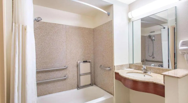 Двухместный номер Deluxe Econo Lodge Woodbridge