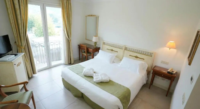 Hotiday Room Collection - Fiuggi, Book Hotel Hoteller i Fiuggi med pool, Swimmingpool