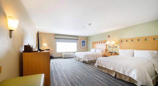 Четырёхместный номер Standard Hampton Inn & Suites Madera