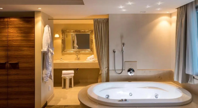 Люкс Comfort Hotel Fameli
