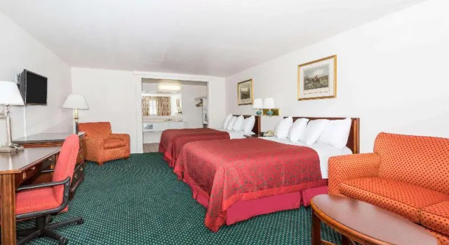 Номер Standard Days Inn by Wyndham Kimball