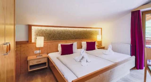 Семейный номер Standard с балконом Panorama Hotel Guggenbichl - inkl Sommerkarte, einmaliger Eintritt ins Tauern Spa & bester Ausblick über Kaprun
