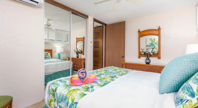 Papakea L207 Ocean Front 1 Bedroom 1 Condo by RedAwning