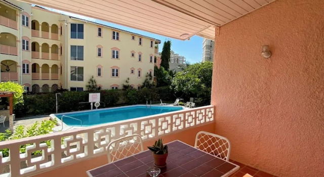 Люкс Мансарда с видом на бассейн The Monteray Hotel