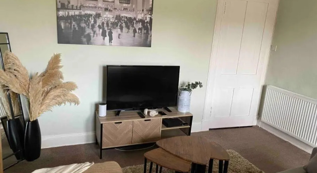 Entire Stylish 1 Bedroom Flat with Free Parking, Забронировать Отель Отели Ангус с парковкой, Парковка