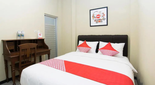 Двухместный номер Standard Super OYO 890 Dewi Fortuna Guest House