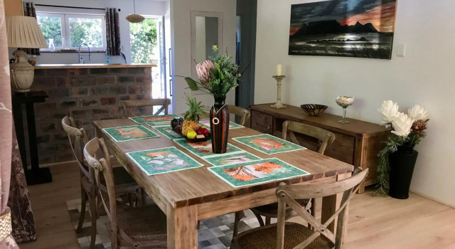 African Holiday home in Table View, Book Hotel Hoteller i Table View med parkering, Parkering