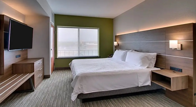 Четырёхместный люкс c 1 комнатой Holiday Inn Express Hotel & Suites Waukegan/Gurnee by IHG