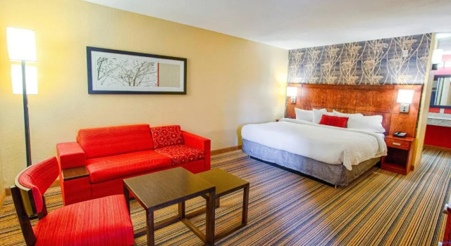 Люкс Courtyard by Marriott Fargo Moorhead, MN