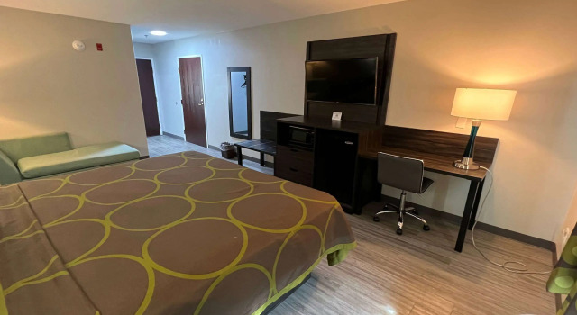 Super 8 by Wyndham Lake Charles/Sulphur