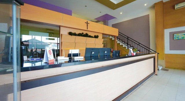 OYO 2515 D'karombasan Hotel, Prenota Hotel Manado 