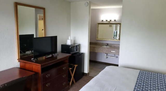 Номер Deluxe Econo Inn
