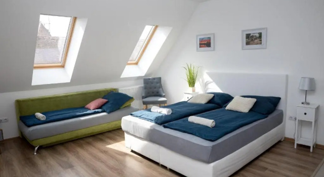Kossuth Apartmanhaz, Rezervovat Hotel Tata 