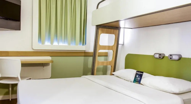Четырёхместный номер Standard ibis budget Manaus