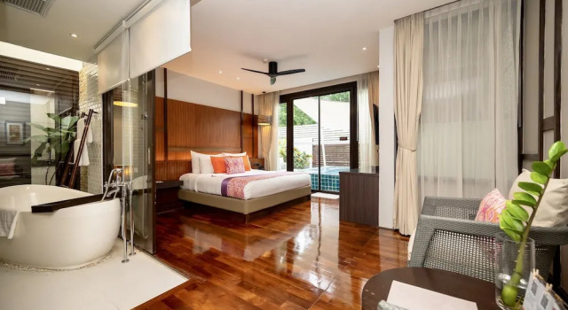 Номер Standard с балконом The Rock Hua Hin Beachfront Spa Resort