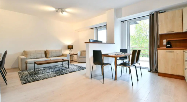 Fully-Renovated Apartment in Palaio Faliro, Забронировать Апартаменты/квартира Палео Фалиро Афины, рядом с Кардиохирургическийцентр имени Онассиса