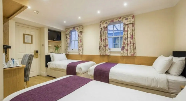 Трёхместный номер Classic Athena Hotel