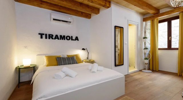 Номер Deluxe Apartments & Rooms Tiramola - Old Town