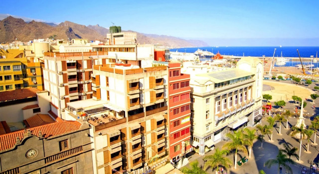 Hotel Adonis Plaza