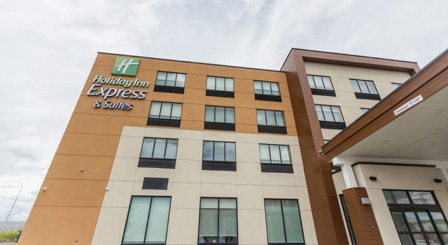 Holiday Inn Express & Suites Edmonton N - St Albert by IHG, Book Hotel St. Albert Central Alberta