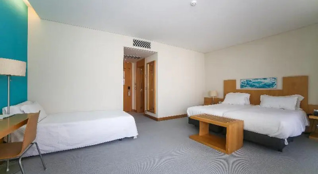 Трёхместный номер Standard с балконом Hotel Praia