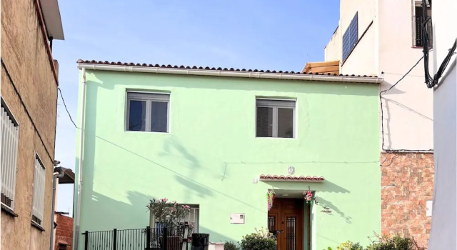 Town House in Old Town Ador, Gandia, Rezervați Apartament Ador Barcelona