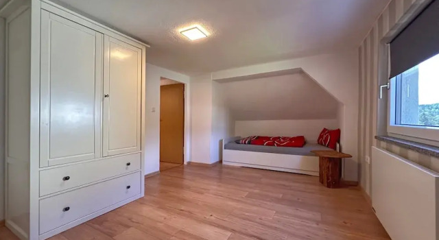 Freistehendes Haus mit Ofen, Terrasse und Garten, Varaa Hotelli Hotellit Baijeri pysäköinnillä, Pysäköinti