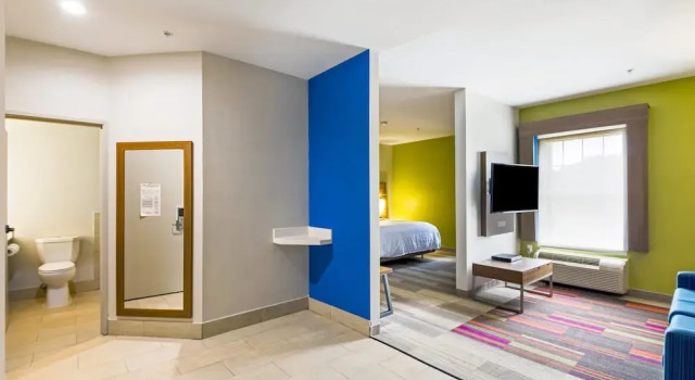 Двухместный люкс Holiday Inn Express Hotel & Suites Columbus by IHG