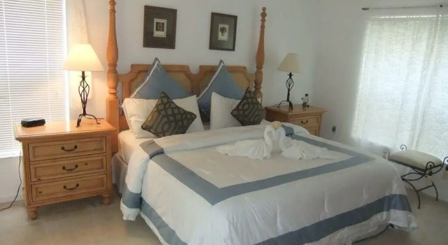 Ref D Stunning 4 Bed Villa With own Pool spa Near Disney, Varaa Lomakeskus Kissimmee Kissimmee