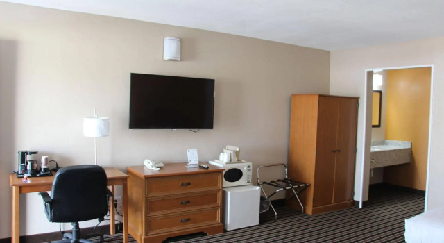 Westbridge Inn and Suites