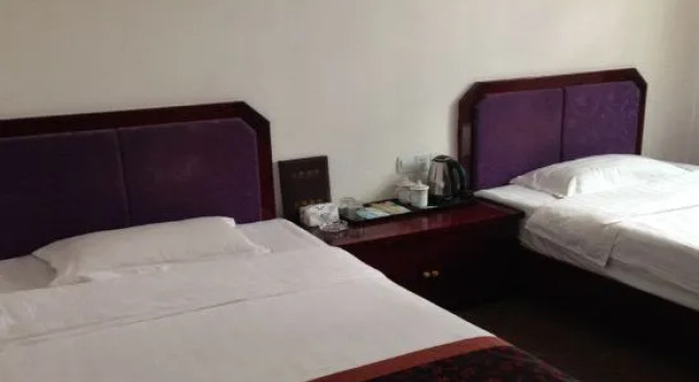 Номер Standard Yilong Supply and Marketing Hotel