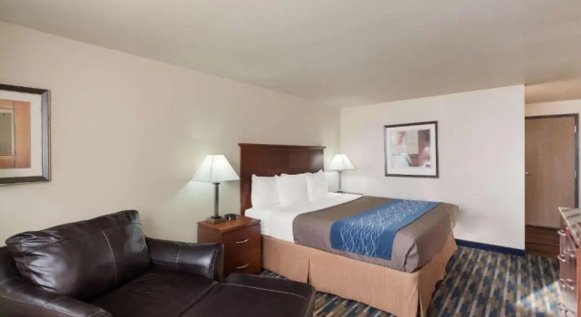 Люкс Superior Rodeway Inn Fort Morgan