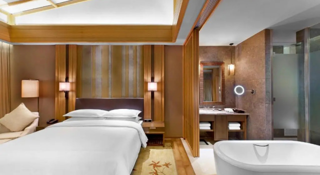Двухместный номер Club Sheraton Grand Hangzhou Wetland Park Resort