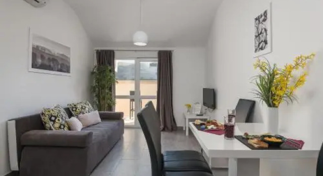Sky Apartments & Rooms